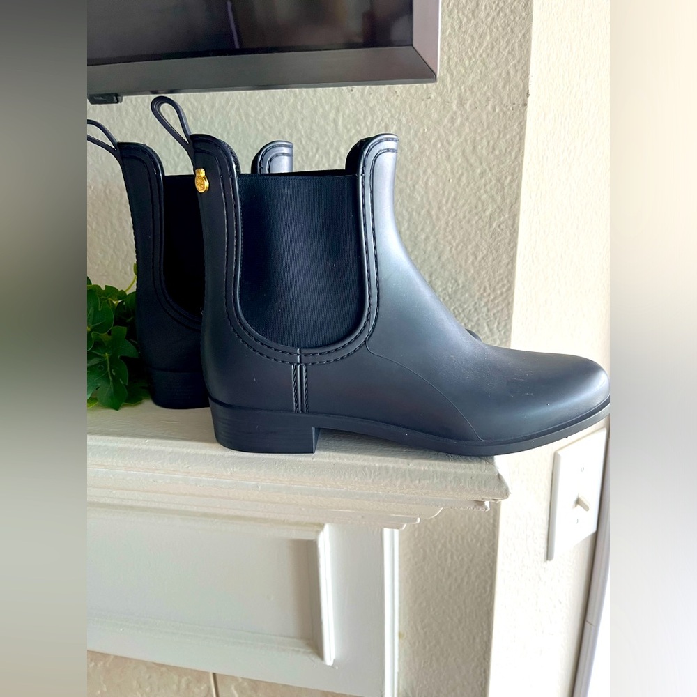 NWOT LEMON JELLY Chelsea ankle RAIN BOOT Europe size :37 navy blue